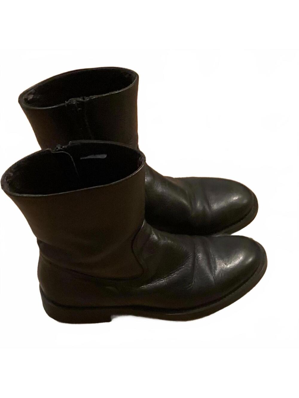 Italian Black Leather Boots Side Zipper. Low Heel.  Size 39 Women's